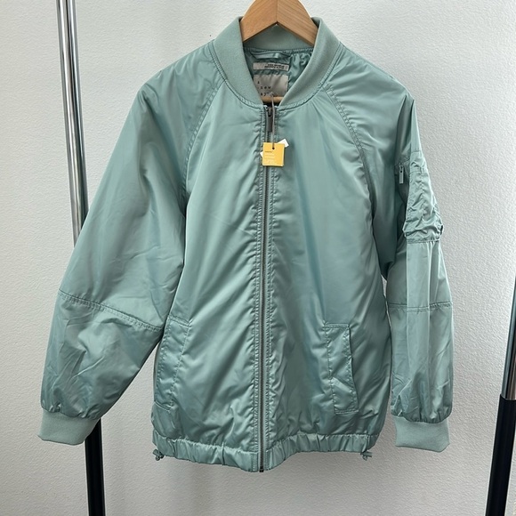 a new day Other - Water resistant new day by target med light green/ mint green jacket w/ pockets